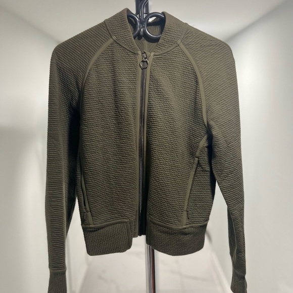 Lululemon On Repeat Bomber - Picture 5 of 6